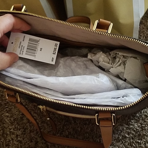Michael kors Ariana tote. - Picture 2 of 2